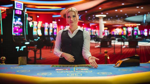 Find Rewarding Jackpot Slot Themes among online casinos Singapore for Gamers